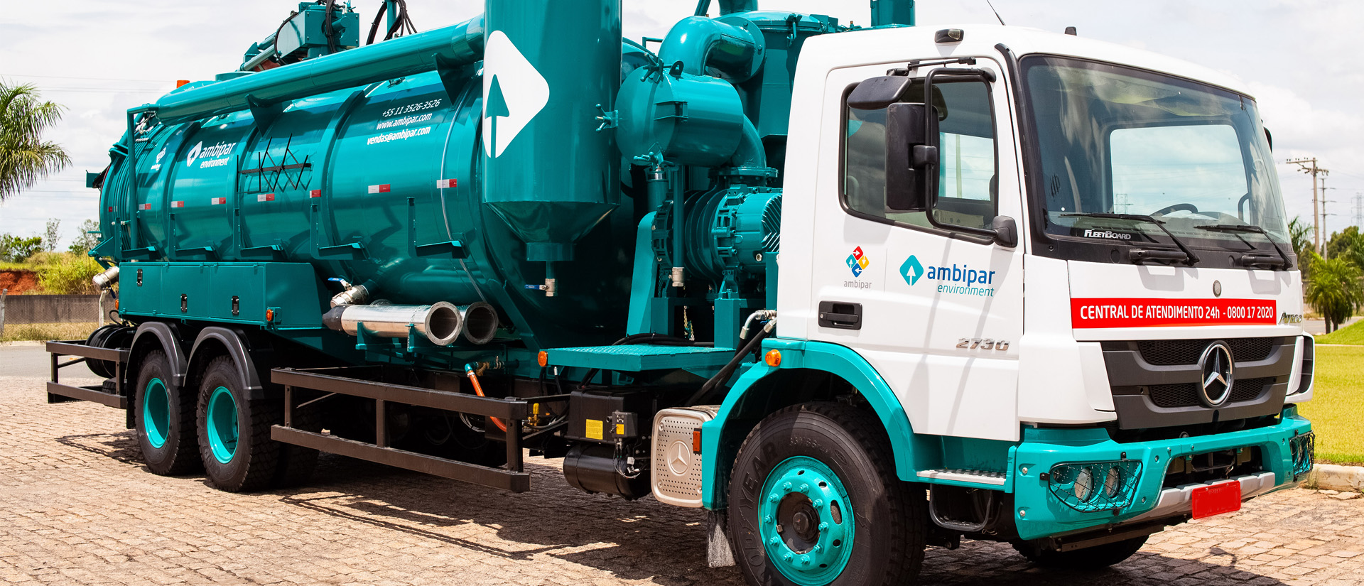 Equipamento de alta sucção e hidrojateamento com soprador de lóbulos para sucção com alta capacidade de deslocamento de ar e pressão negativa, bomba de hidrojato para serviços de limpezas e desobstrução.